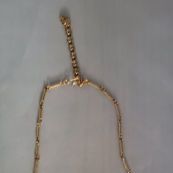 Sarah Coventry Gold Tone Necklace - Picture 5 of 7